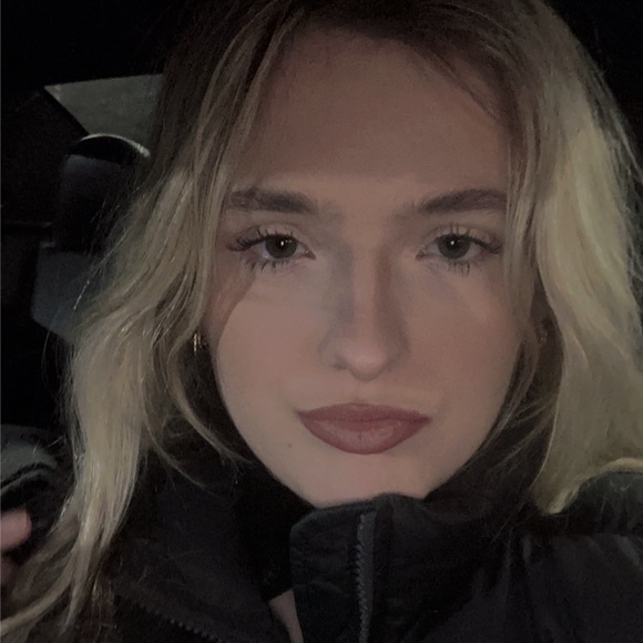 Meet your Posher, Kendall - Picture 1 of 1